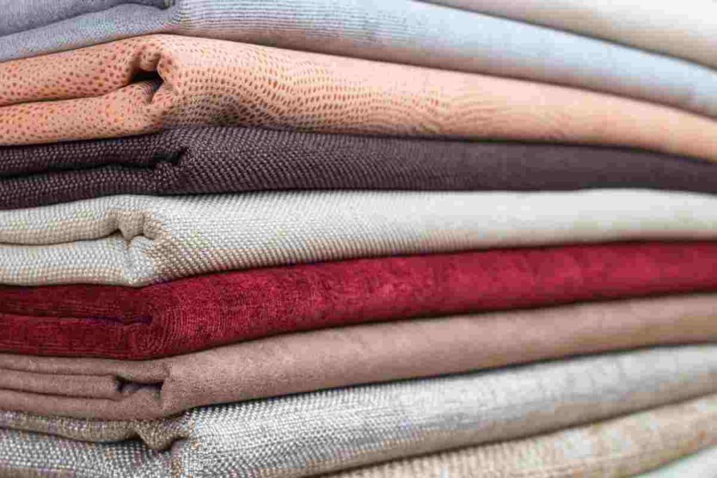 Tesettür Elbiselerde Doğru Kumaş Nasıl Seçilir?