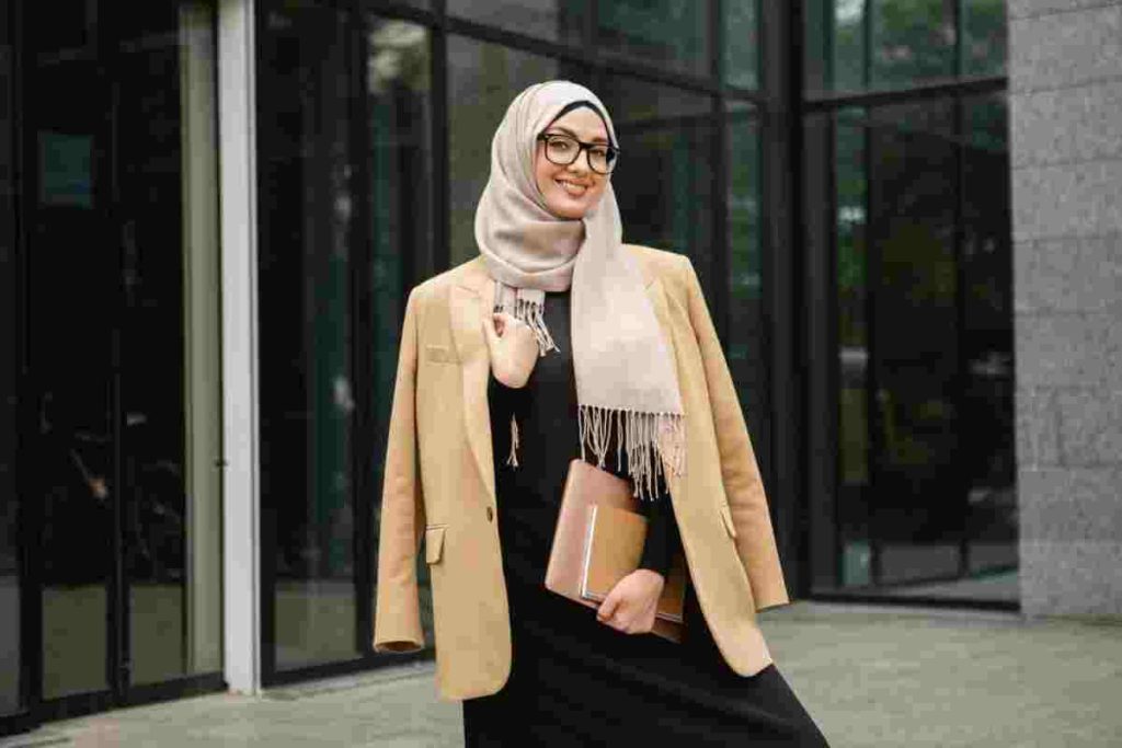 Tesettür Giyimde Sade ve Modern Tarz Yaratma